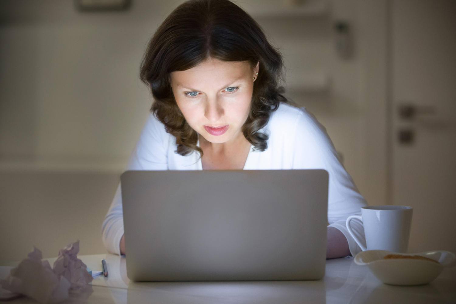 Satu tombol, langsung siap kerja: pintasan yang menata desktop dan mengembalikan tata letak dalam sekejap